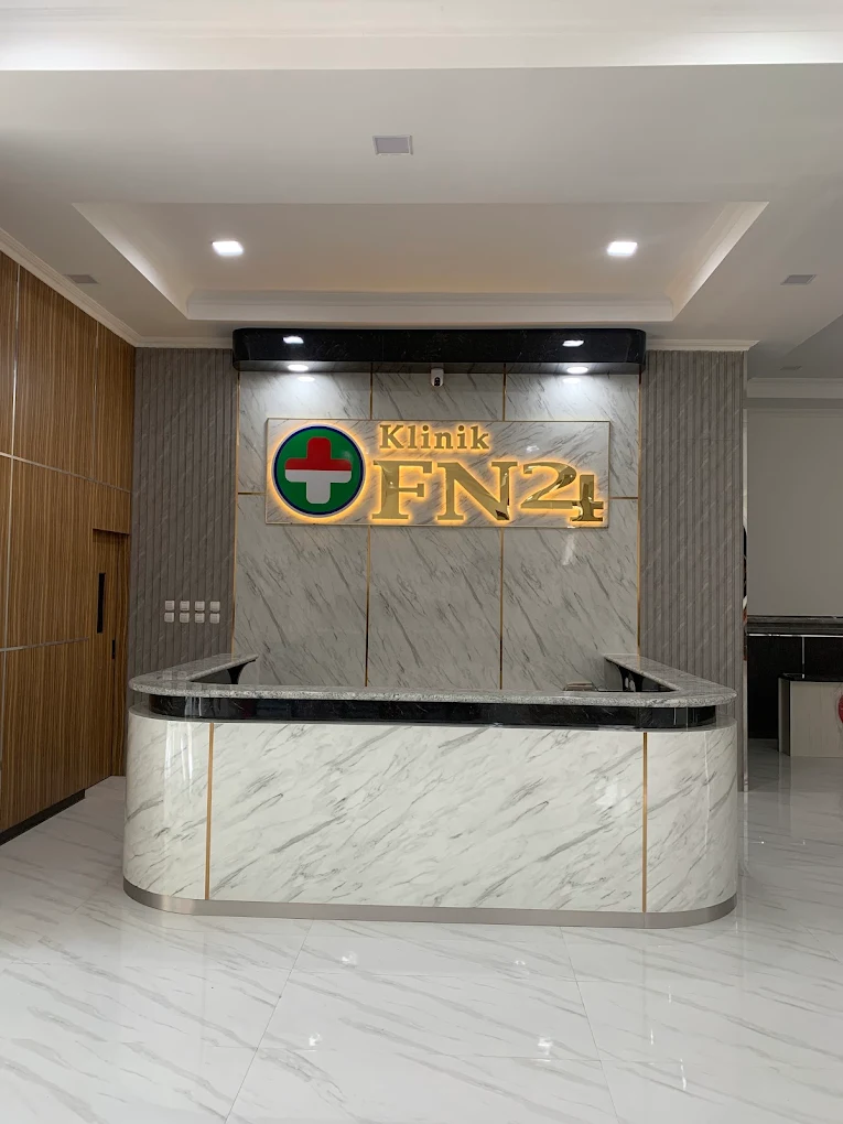 Gedung utama Klinik FN24 tampak tiga lantai